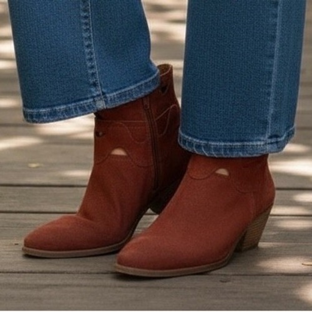 LUCKY BRAND Women's Maroon Suede Ankle Boots Cutout Side Zip‎ Block Heel 8M 38.5
